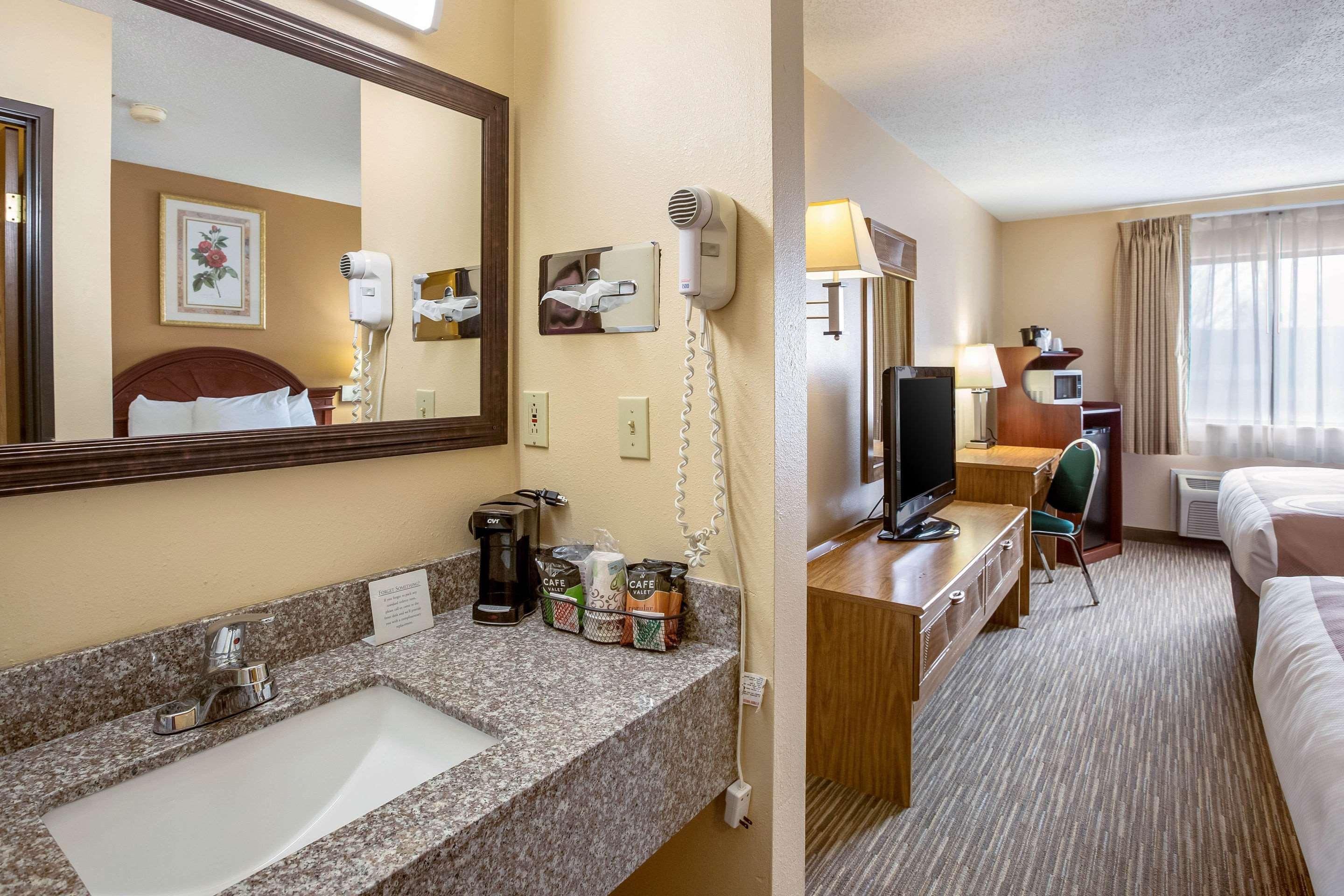 Quality Inn - Storm Lake Экстерьер фото