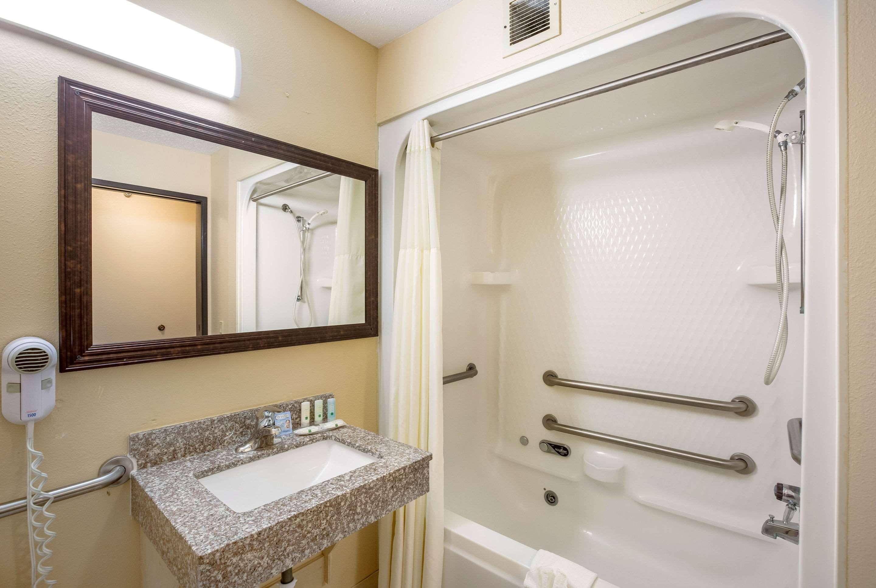 Quality Inn - Storm Lake Экстерьер фото