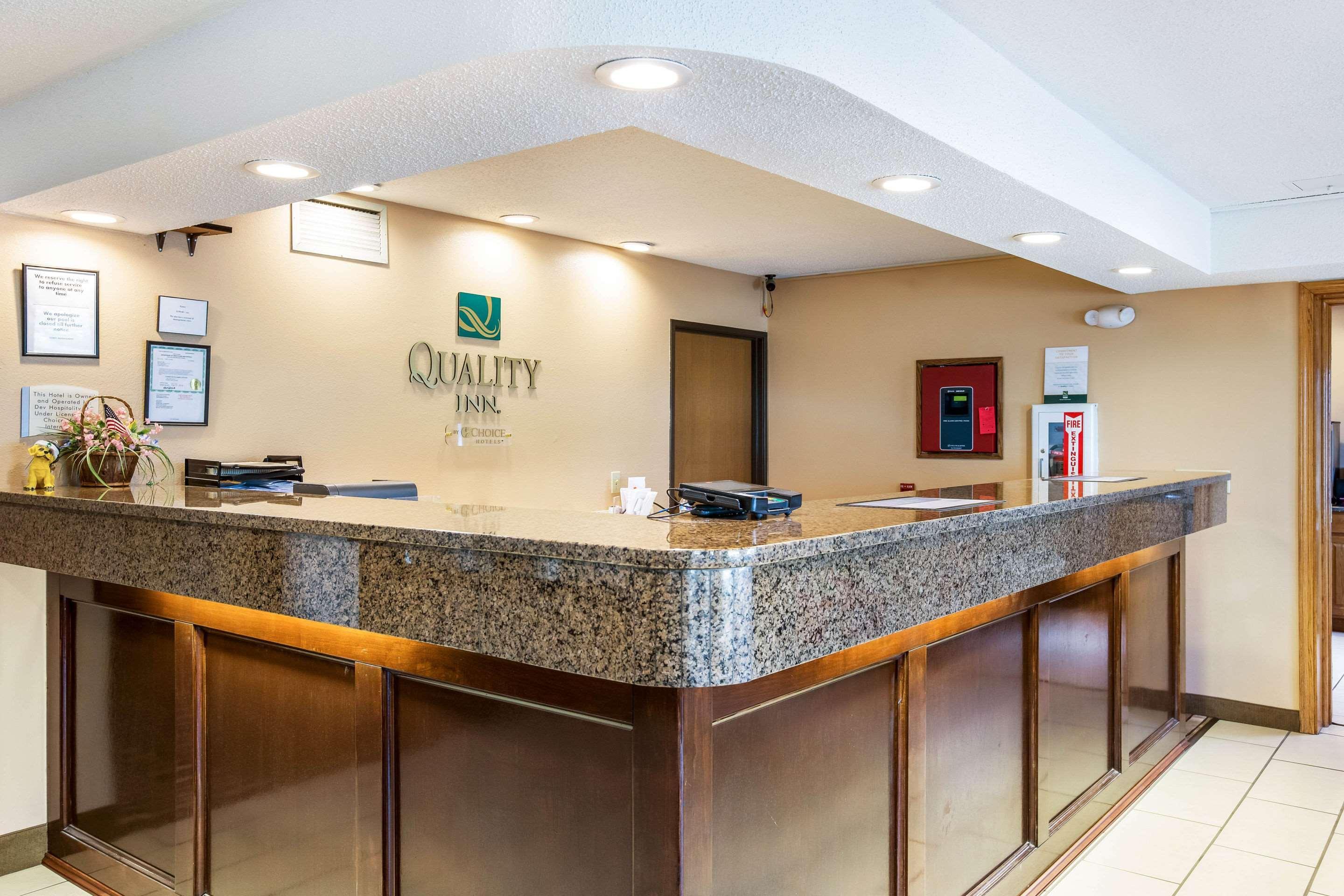 Quality Inn - Storm Lake Экстерьер фото