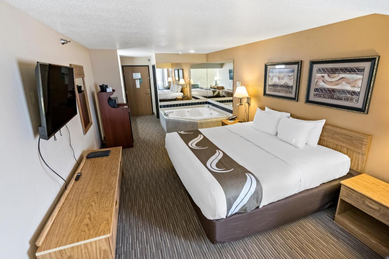 Quality Inn - Storm Lake Экстерьер фото