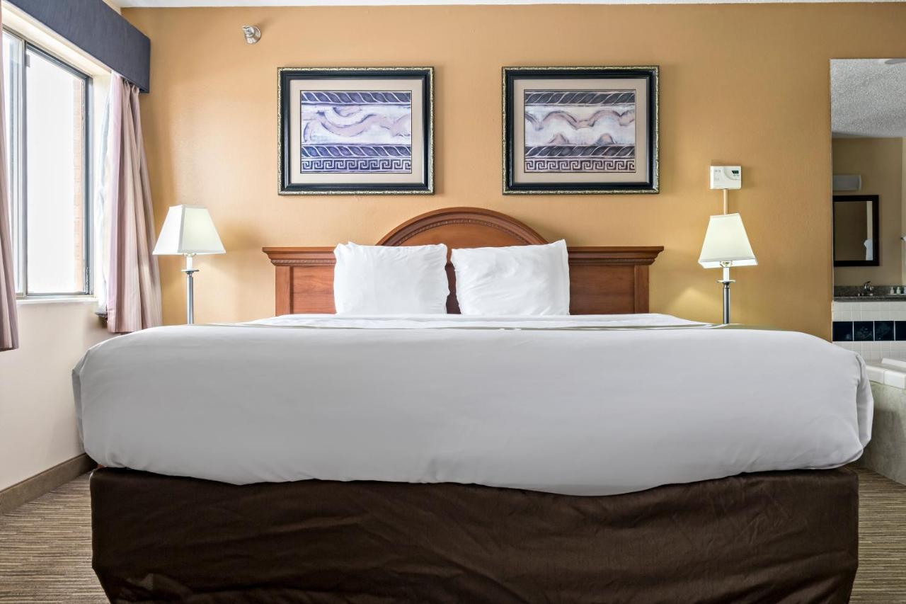 Quality Inn - Storm Lake Экстерьер фото