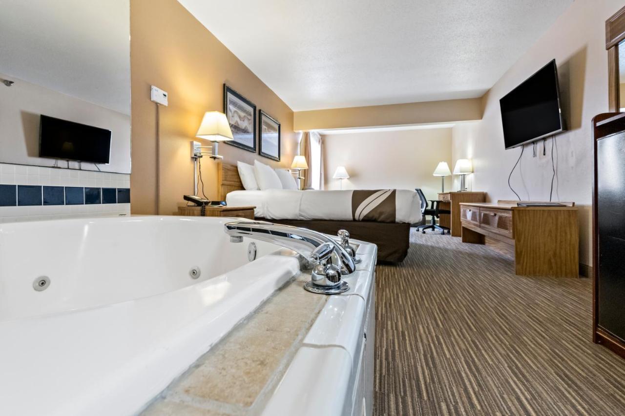 Quality Inn - Storm Lake Экстерьер фото