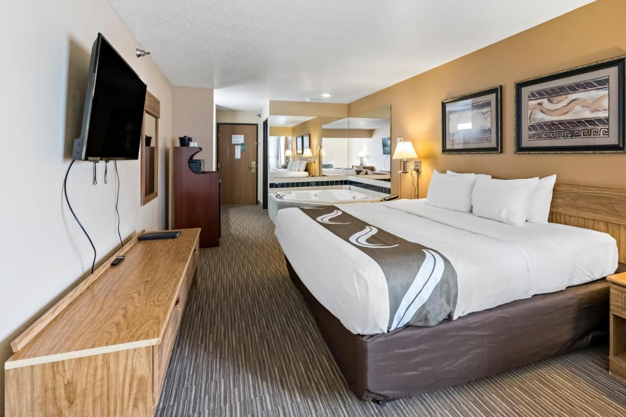 Quality Inn - Storm Lake Экстерьер фото