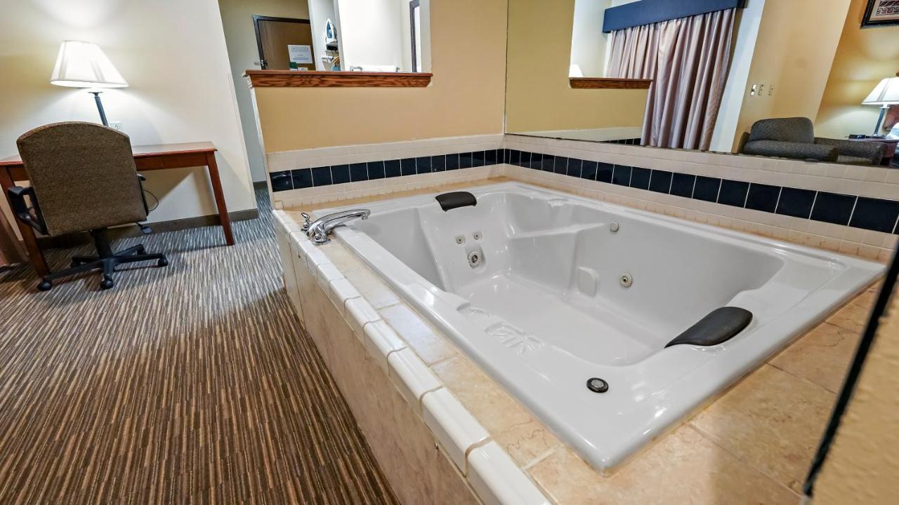 Quality Inn - Storm Lake Экстерьер фото